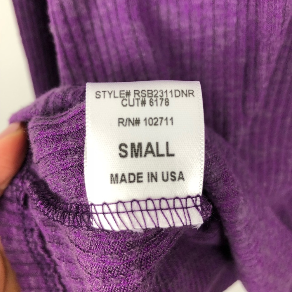 Harlow & Graham Keyhole Back Ribbed Pullover - Picture 7 of 8